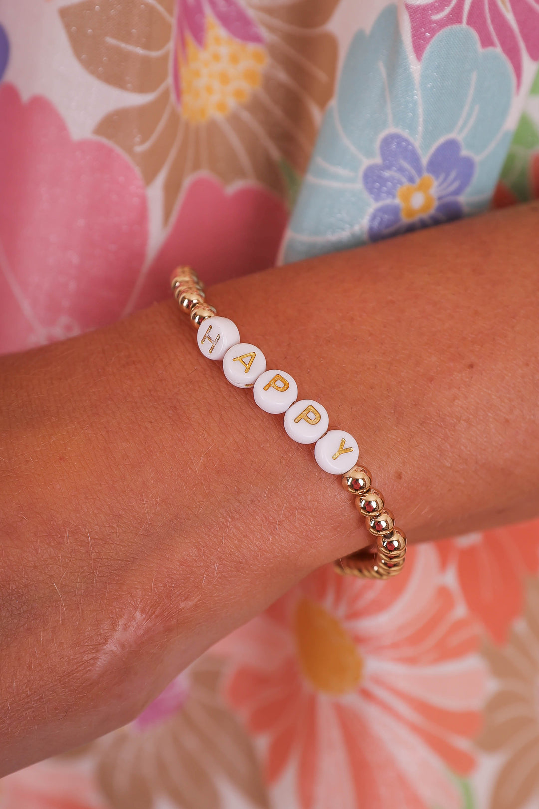 Friendship online bracelet trend