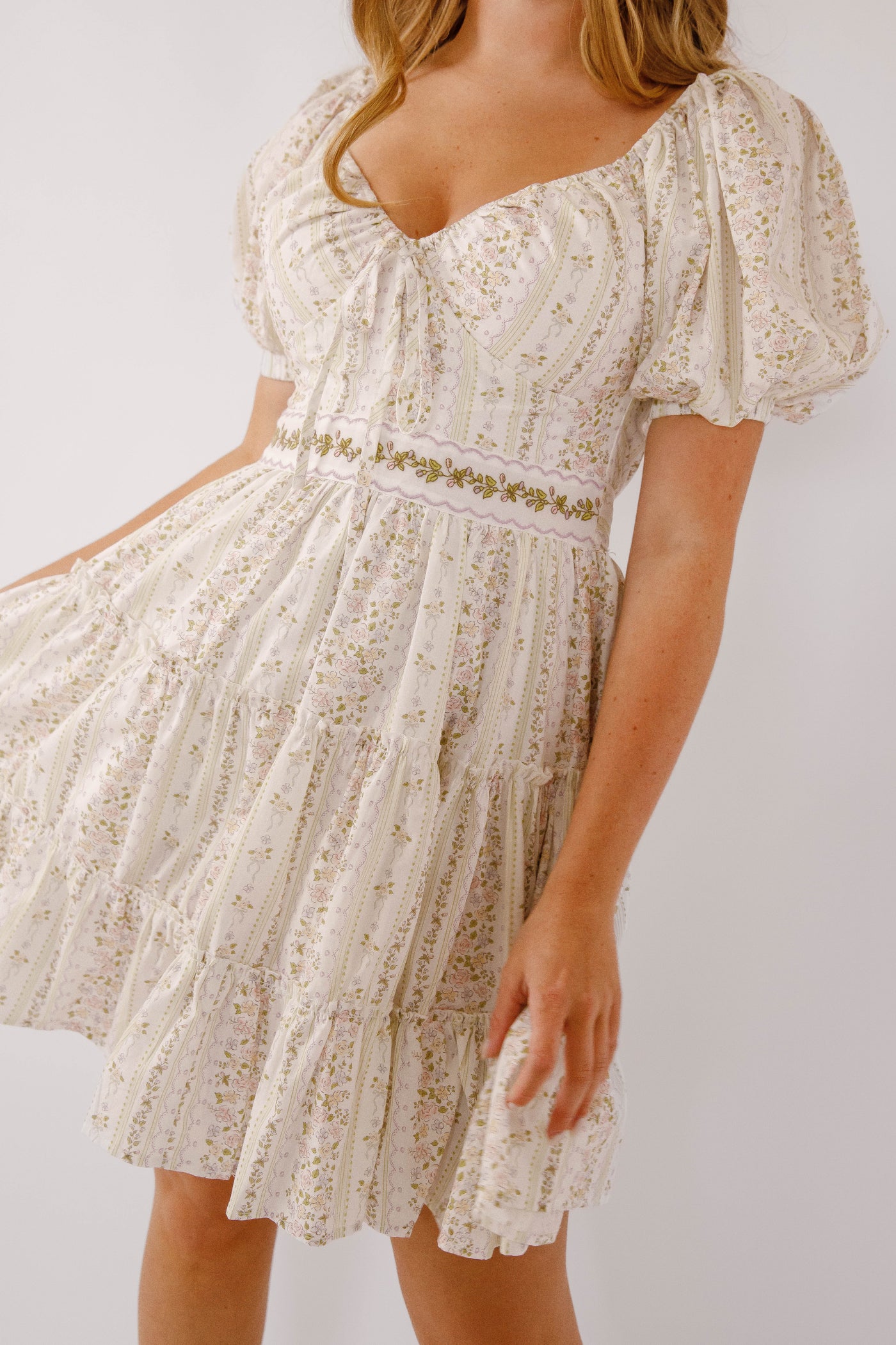 cute floral mini dress Tiered Dress- Floral Printed Dress- Mable with Puffed Sleeves Medium Fun Dress Socks with Size:Large ( Sold out) type:Oxfords up straps Invisible back