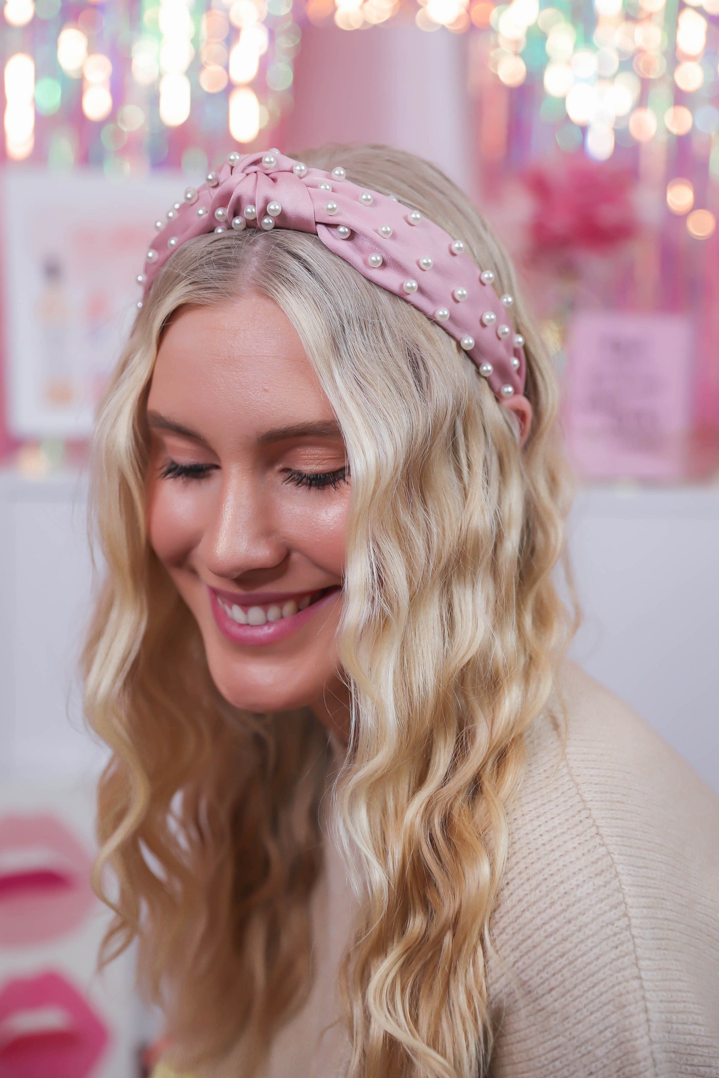 Emille  pink pearl hair bow — She's Parisian